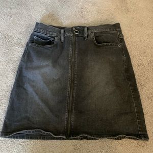 Gap black denim mini skirt size 6/28 p